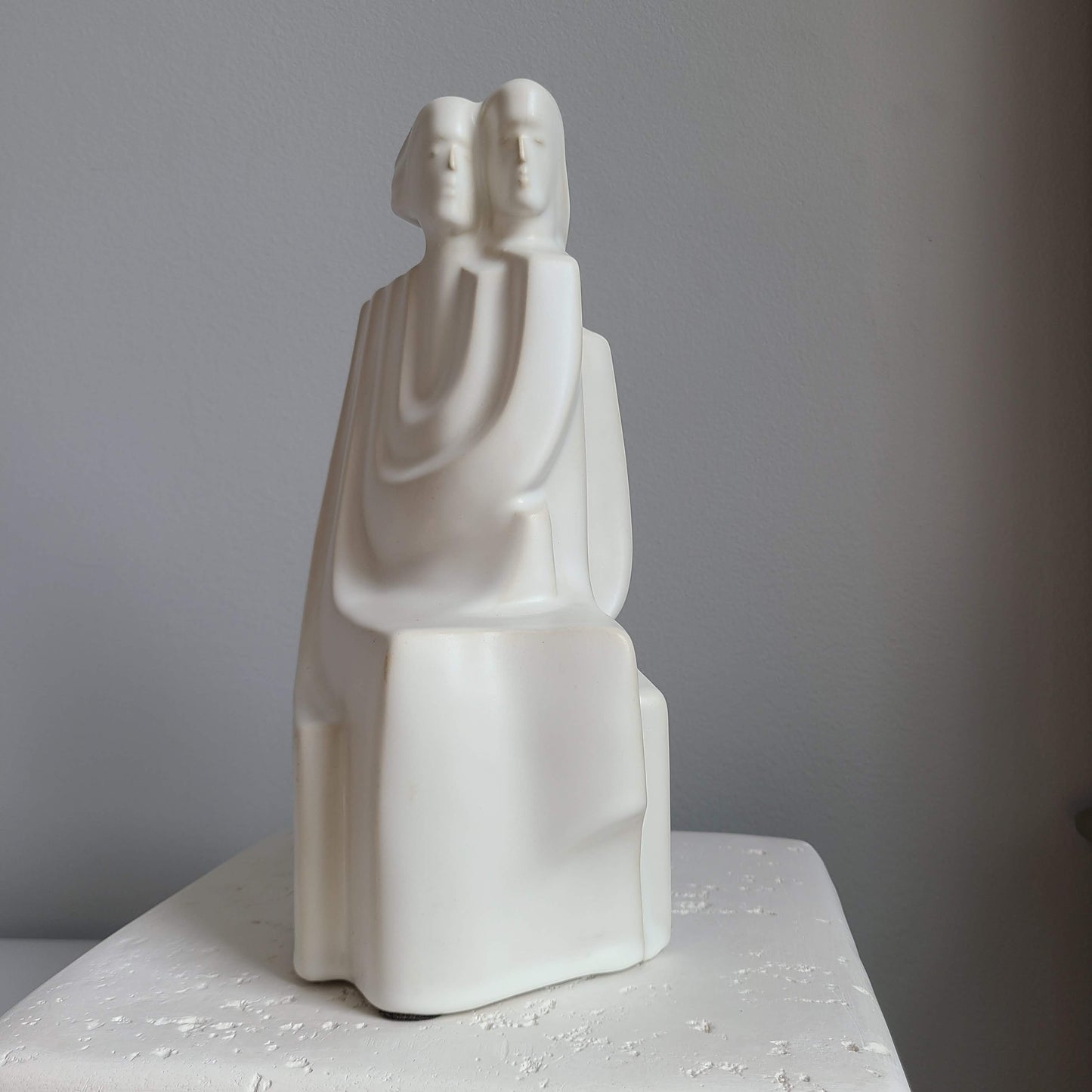 Modern Art Deco White Ceramic Lover Figurines